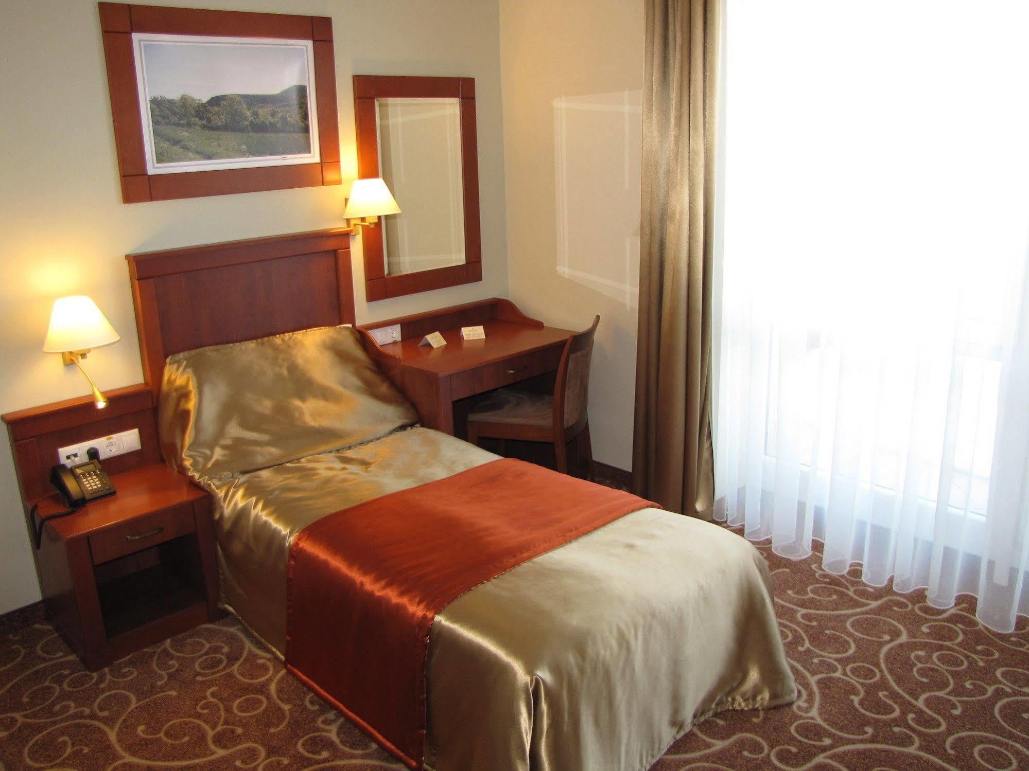 Atlantis Wellness & Conference Hotel 4*